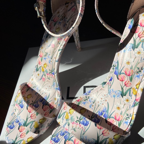 Shoes - Open toe floral print heels , great for spring